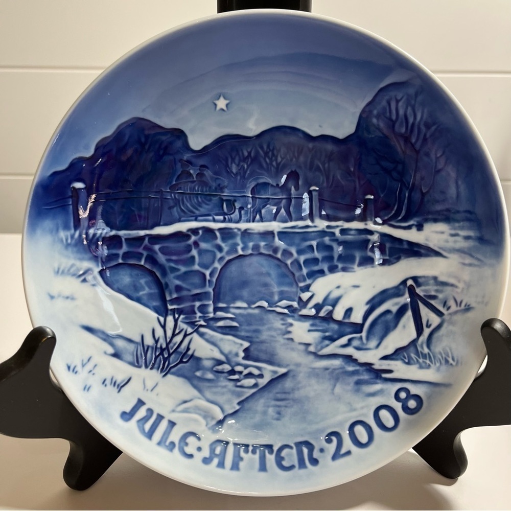 2008 Bing & Grondahl Plate ALONG HAERVEJEN Joergen Nielsen ALONG THE ROAD B&G